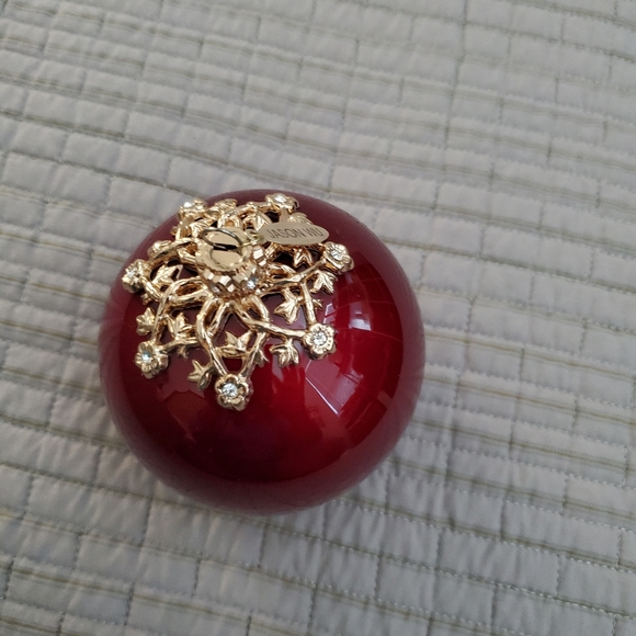 Jason Wu Glass Ornament Set  of 3. - Picture 9 of 16